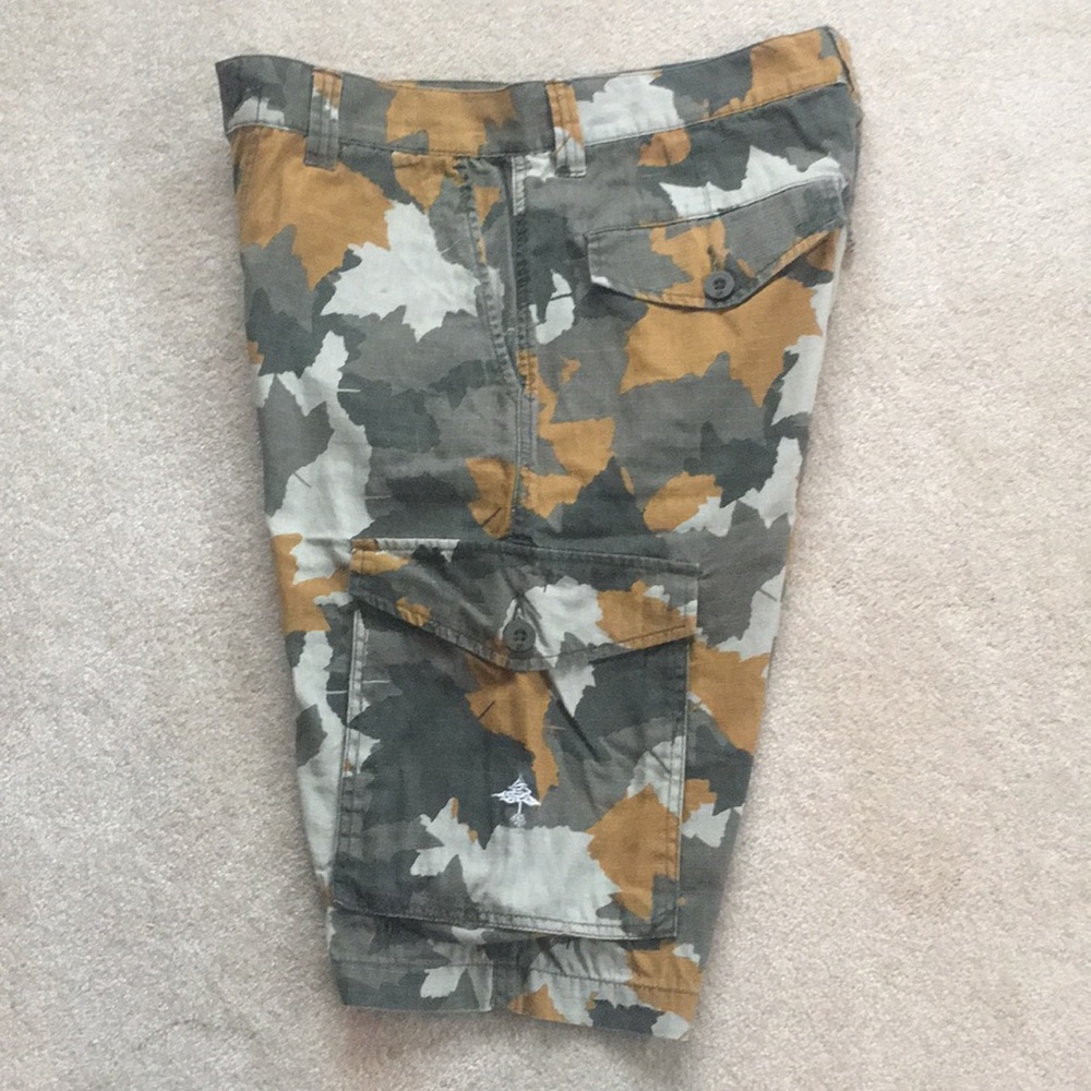 Men’s Size 32 LRG Lifted Research Group shorts